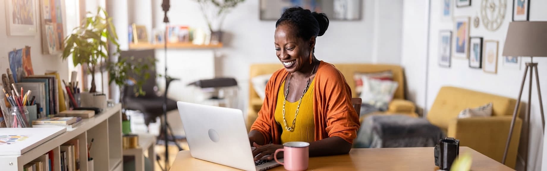 Merchant using Markets.OS at her desk
